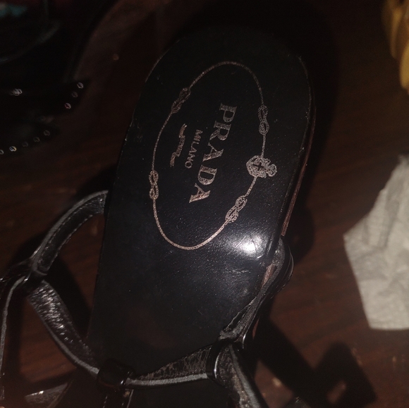 Black patent leather Prada t strap wooden pumps with semi pointed toes - Picture 11 of 15